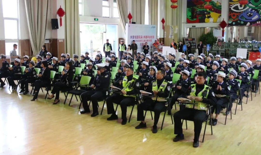 【火一动态】关爱祖国花朵  共建平安校园|2021东风南方儿童交通训练营在火炬一小举行