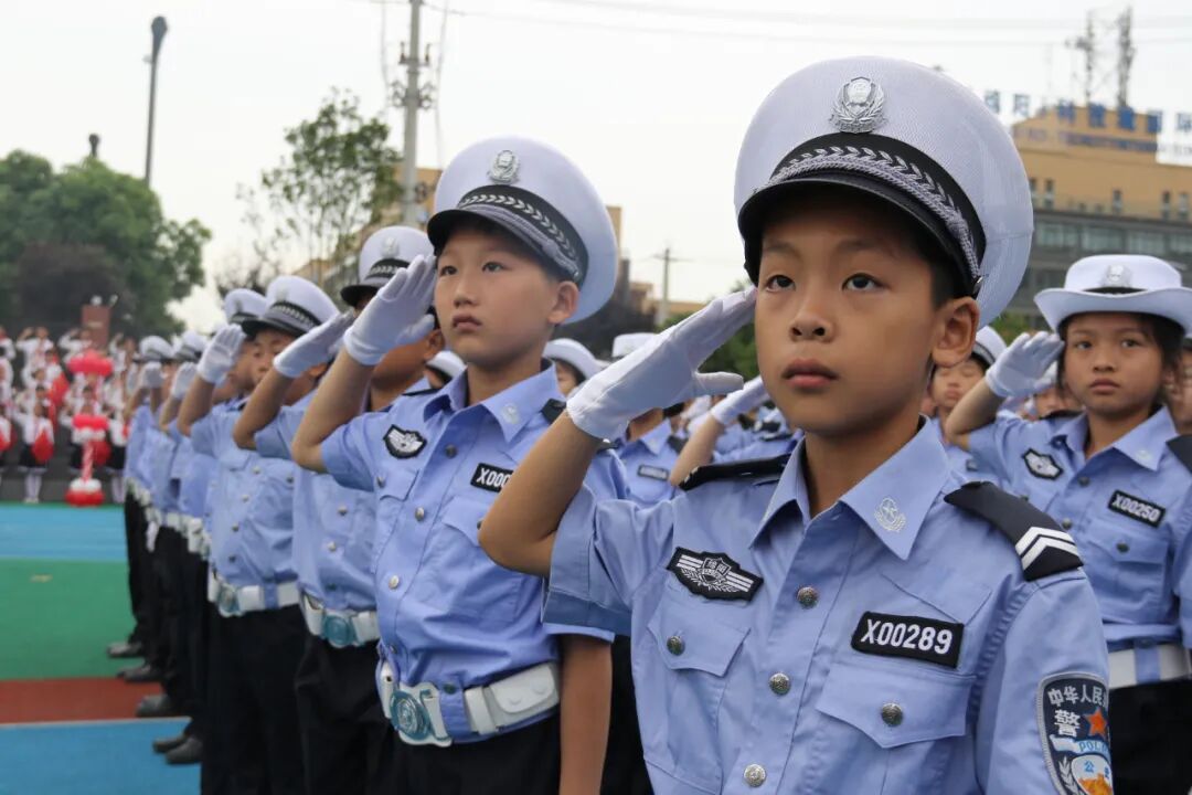 【火一动态】阳光下成长，幸福中绽放|| 线艺工作坊·儿童歌舞剧·小交警方阵亮相绵阳高新区第十届中小学生艺术汇演活动