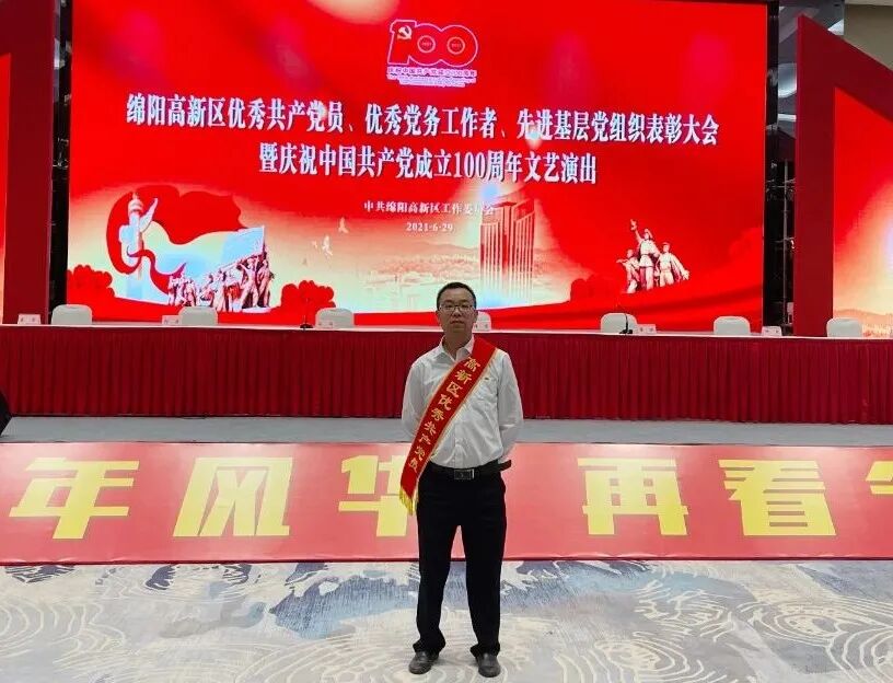 【火一喜讯】我校党支部被区社发局委员会评为“先进基层党组织”|八位党员分别获得区校两级荣誉