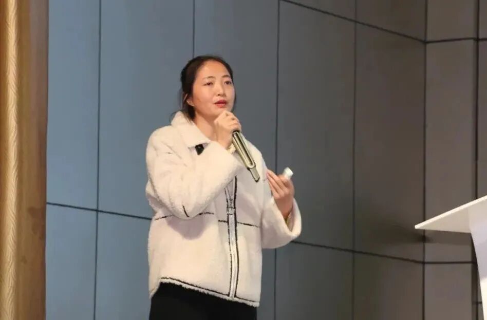 【火一喜讯】我校党支部被区社发局委员会评为“先进基层党组织”|八位党员分别获得区校两级荣誉