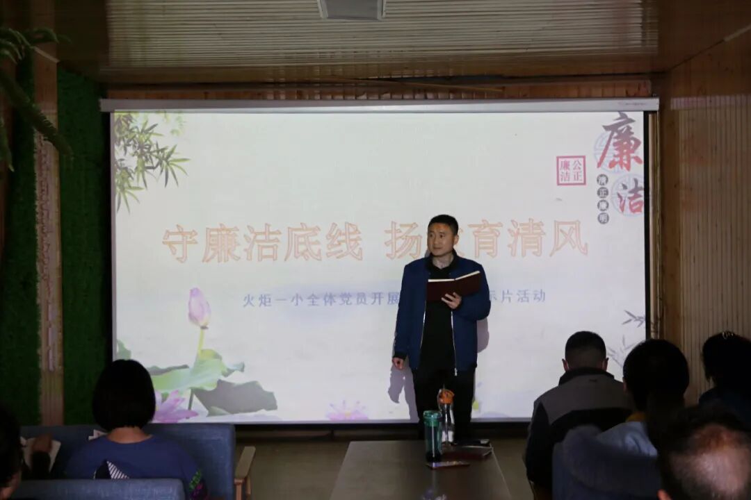 【火一喜讯】我校党支部被区社发局委员会评为“先进基层党组织”|八位党员分别获得区校两级荣誉