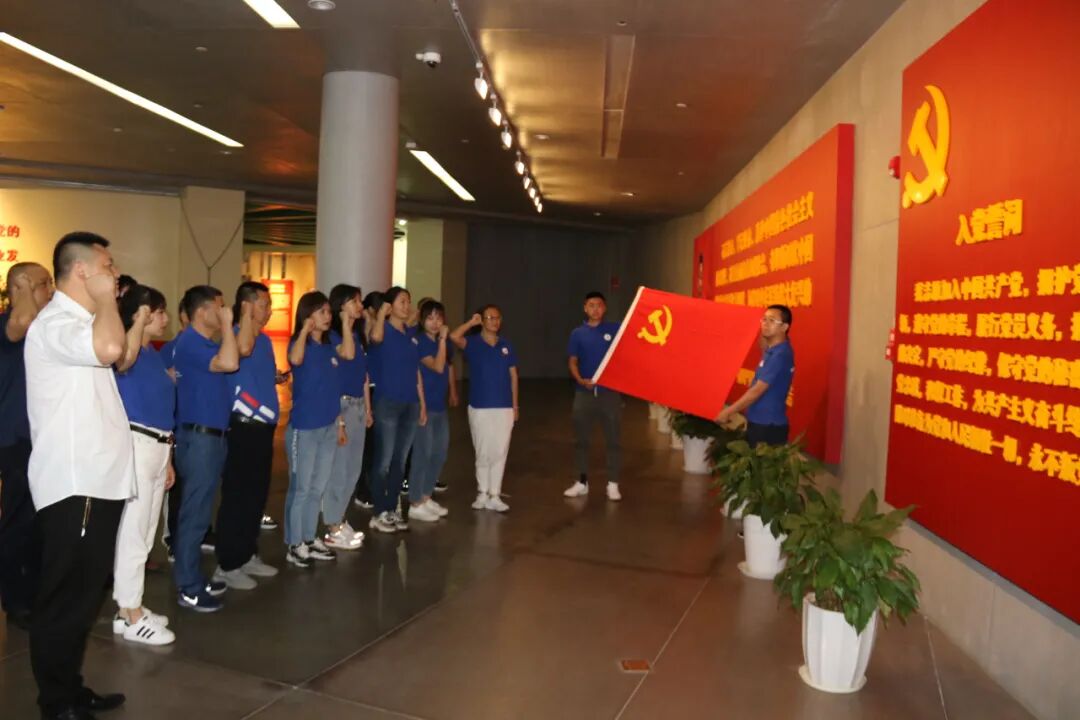 【火一喜讯】我校党支部被区社发局委员会评为“先进基层党组织”|八位党员分别获得区校两级荣誉