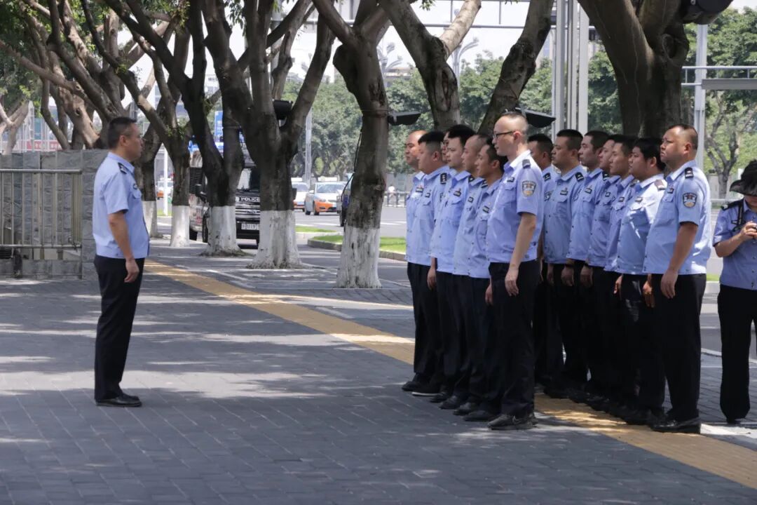 【火一动态】绵阳市公安局高新分局与火炬一小联合开展防暴安全演练