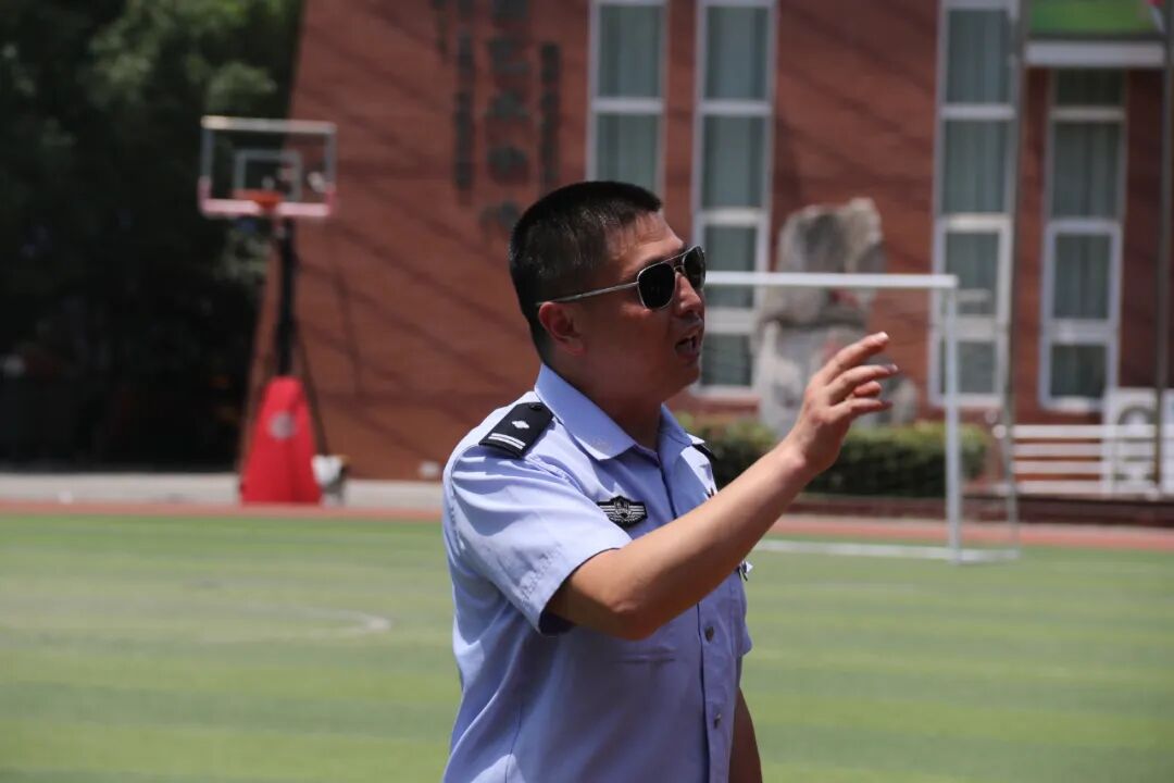 【火一动态】绵阳市公安局高新分局与火炬一小联合开展防暴安全演练