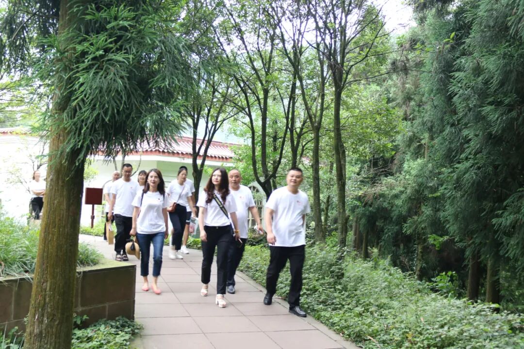 火一·献礼建党百年|“追溯红色记忆 走好新时代长征路”火炬一小党支部开展“七一”建党节主题党日活动