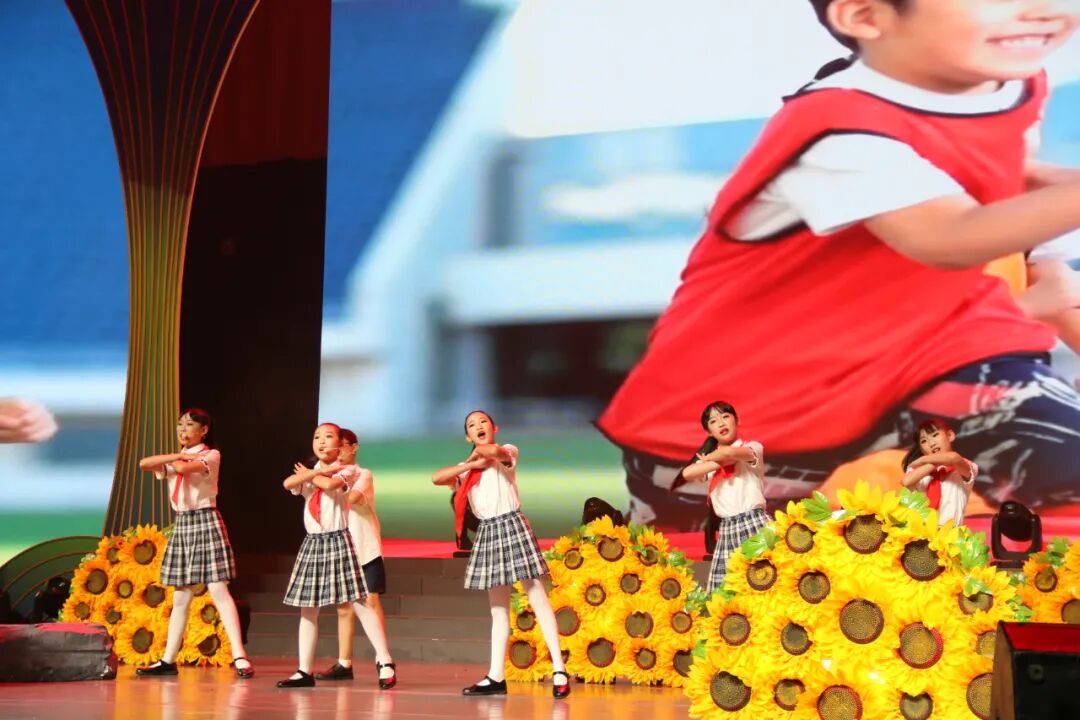 【火一喜讯】我校儿童歌舞剧荣登绵阳市第十届中小学生艺术节综合汇演舞台