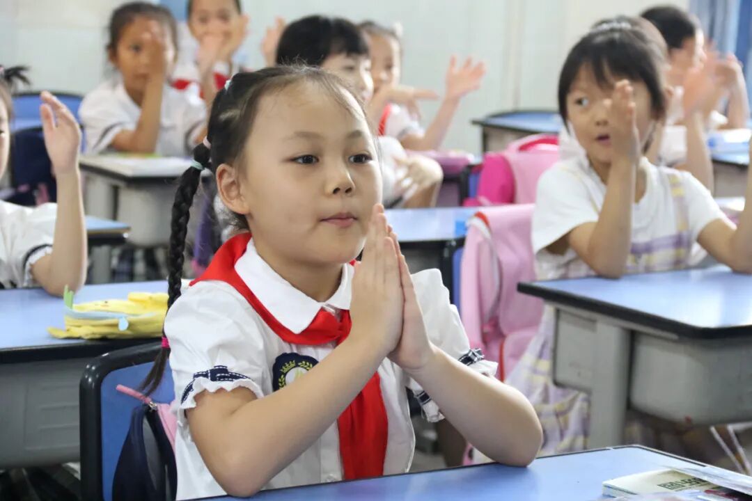 火一开学季|高新区社发局党委书记、局长王腾深入我校检查开学工作