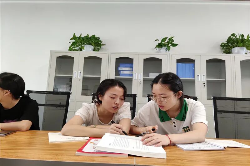 【一幼动态】奋蹄扬鞭犇未来，勠力同心启新篇|火炬一幼新学期教研培训活动