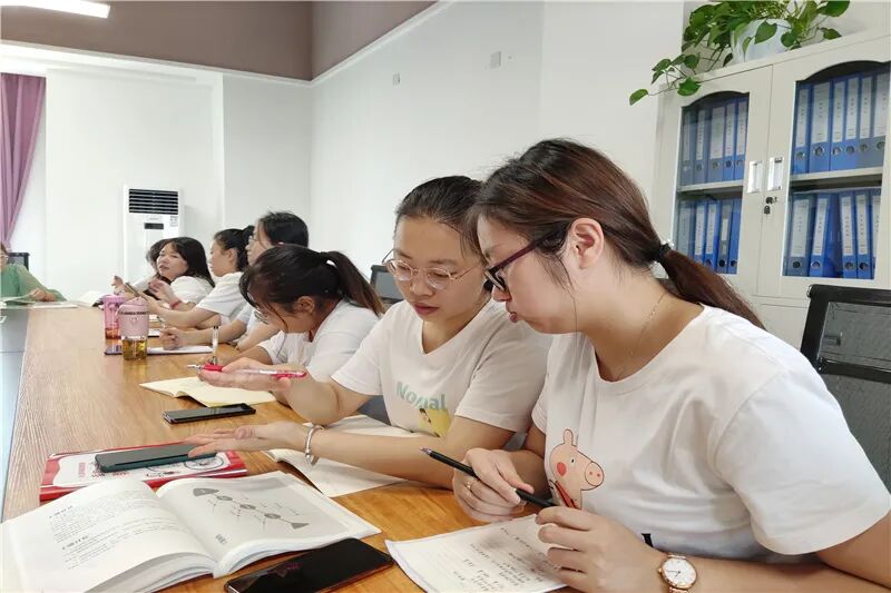 【一幼动态】奋蹄扬鞭犇未来，勠力同心启新篇|火炬一幼新学期教研培训活动