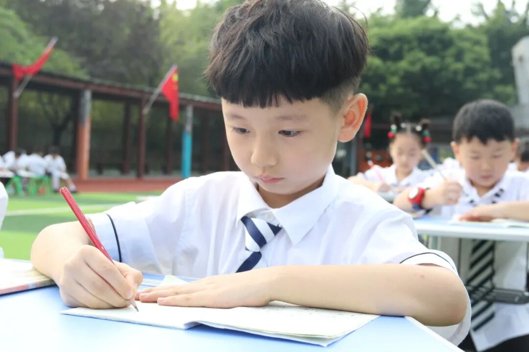 【火一动态】夯实常规启心智 赓续精神树品格|一年级新生文明养成教育展示活动