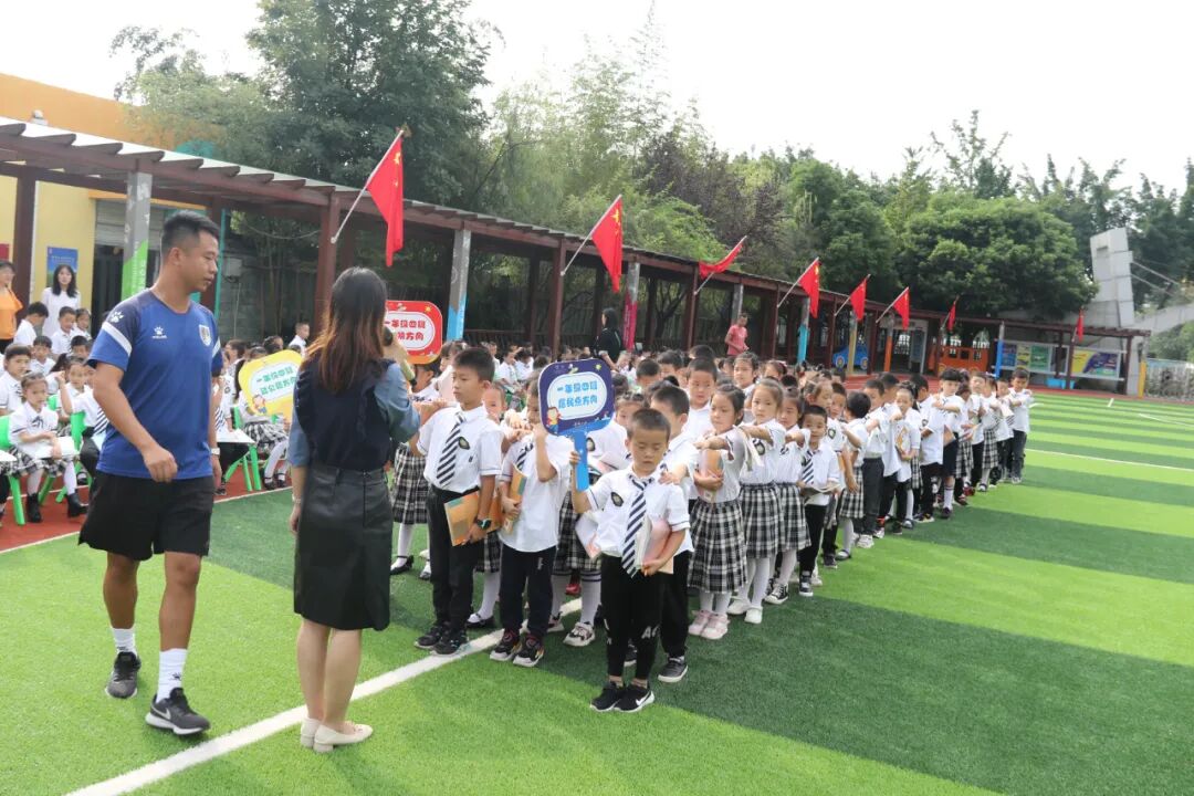 【火一动态】夯实常规启心智 赓续精神树品格|一年级新生文明养成教育展示活动