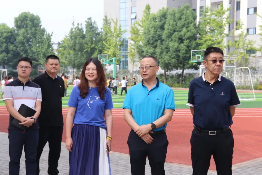 【火一动态】浓情教师节 慰问暖师心 |区领导到火炬一小、火炬一幼开展教师节慰问活动