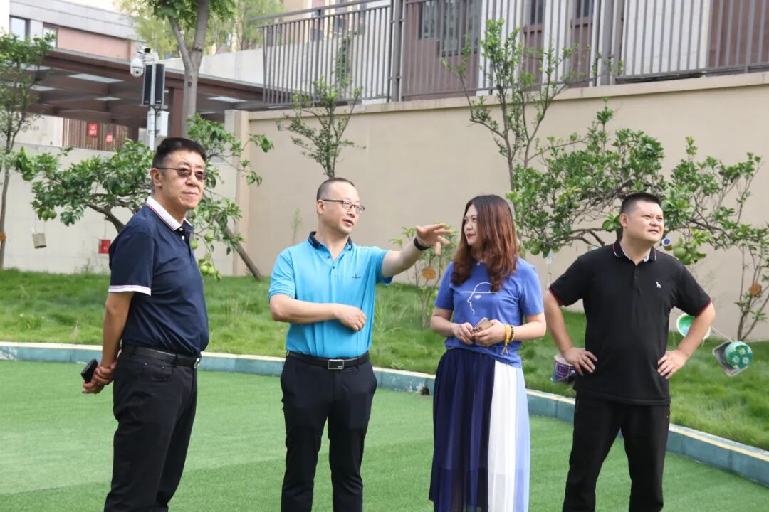 【火一动态】浓情教师节 慰问暖师心 |区领导到火炬一小、火炬一幼开展教师节慰问活动