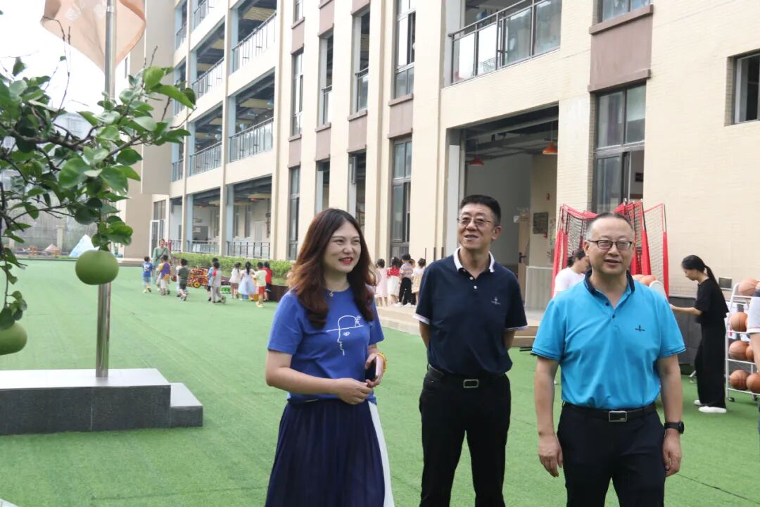 【火一动态】浓情教师节 慰问暖师心 |区领导到火炬一小、火炬一幼开展教师节慰问活动