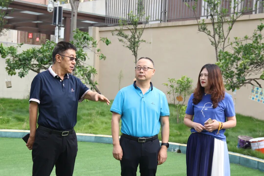 【火一动态】浓情教师节 慰问暖师心 |区领导到火炬一小、火炬一幼开展教师节慰问活动