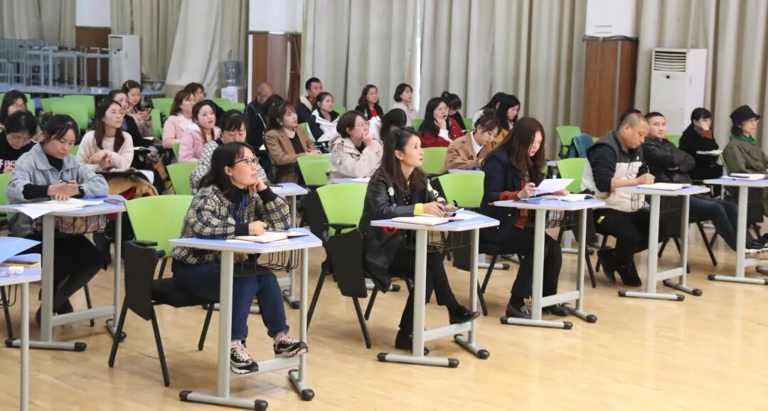 【火一动态】推进年级自主管理 构建团队新样态 |第二十七期教师论坛