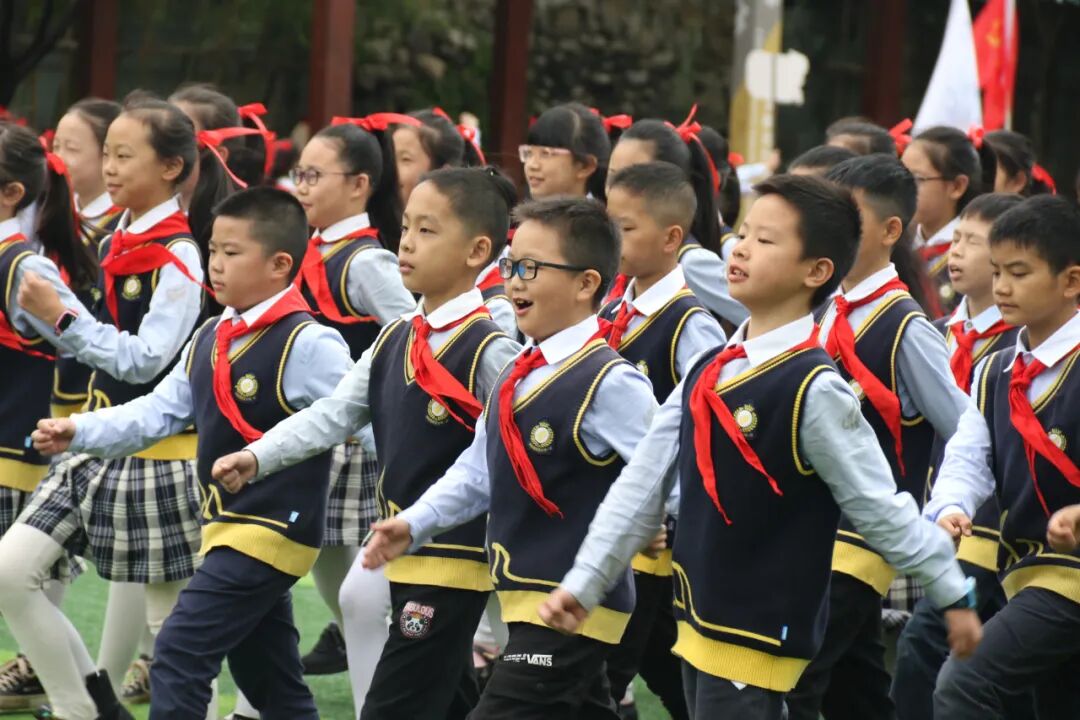 【火一动态】火炬一小少先队检阅式|第72个少先队建队日活动