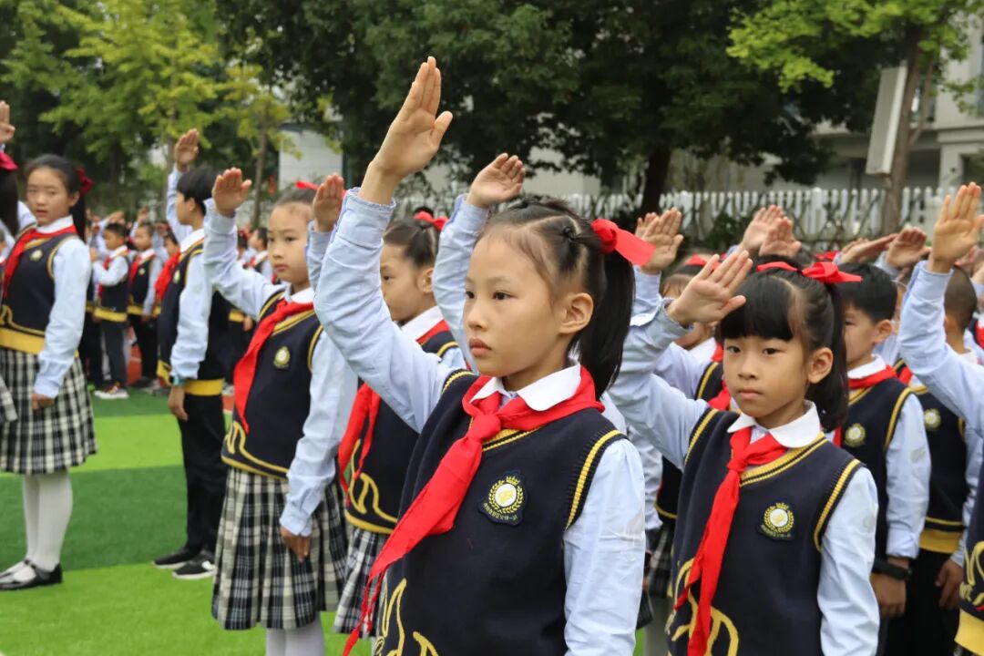 【火一动态】火炬一小少先队检阅式|第72个少先队建队日活动