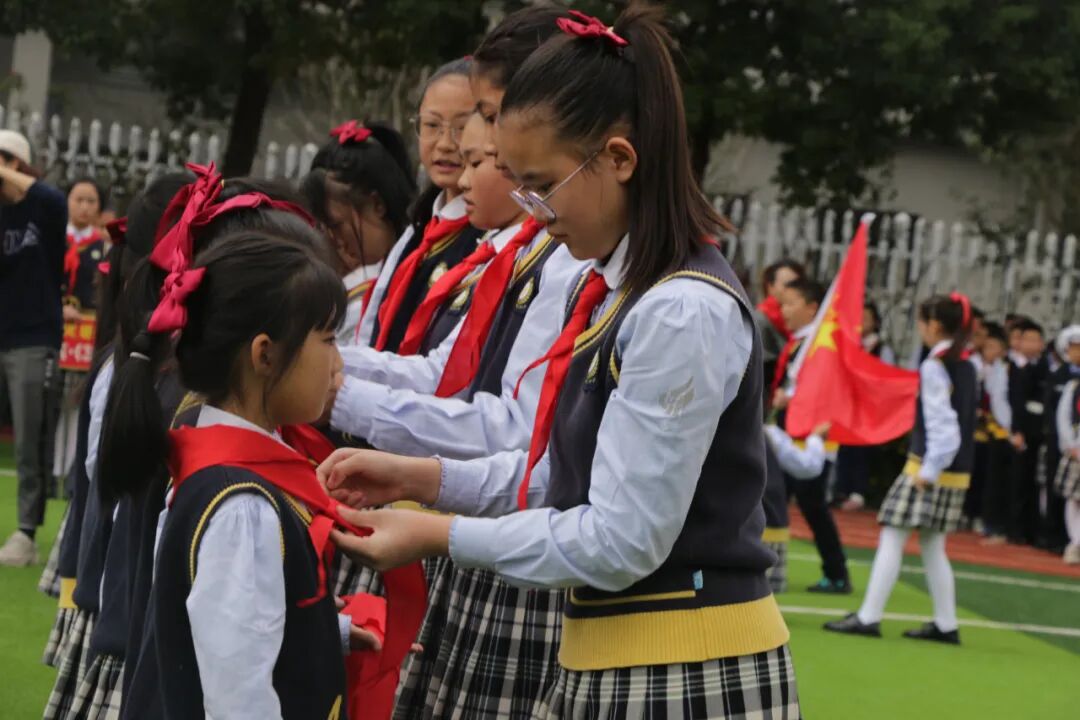 【火一动态】火炬一小少先队检阅式|第72个少先队建队日活动