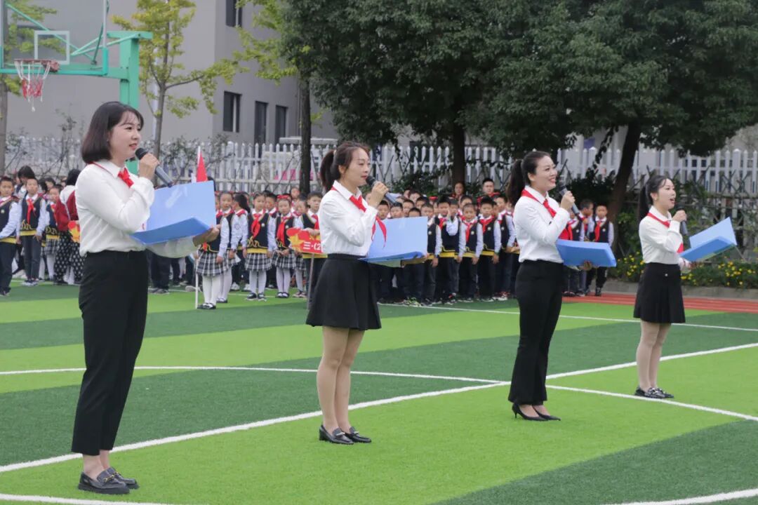 【火一动态】火炬一小少先队检阅式|第72个少先队建队日活动