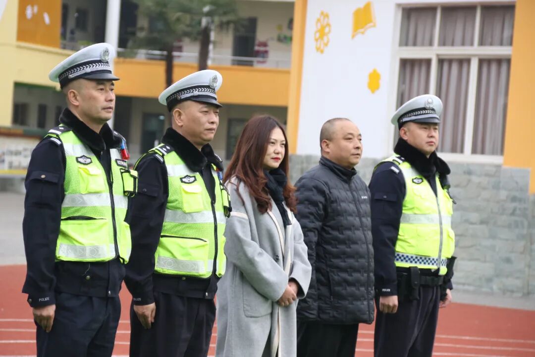 【火一动态】守法规知礼让  安全文明出行|火炬一小“12.2”交通安全日系列主题活动