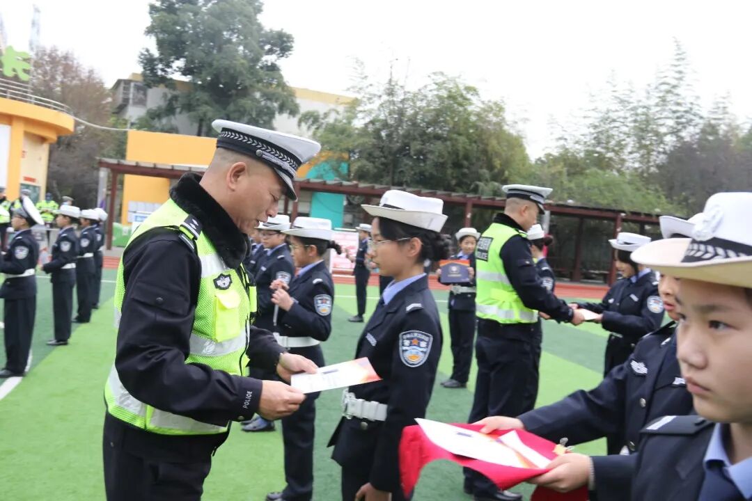 【火一动态】守法规知礼让  安全文明出行|火炬一小“12.2”交通安全日系列主题活动