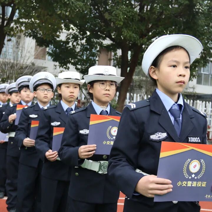 【火一动态】守法规知礼让  安全文明出行|火炬一小“12.2”交通安全日系列主题活动
