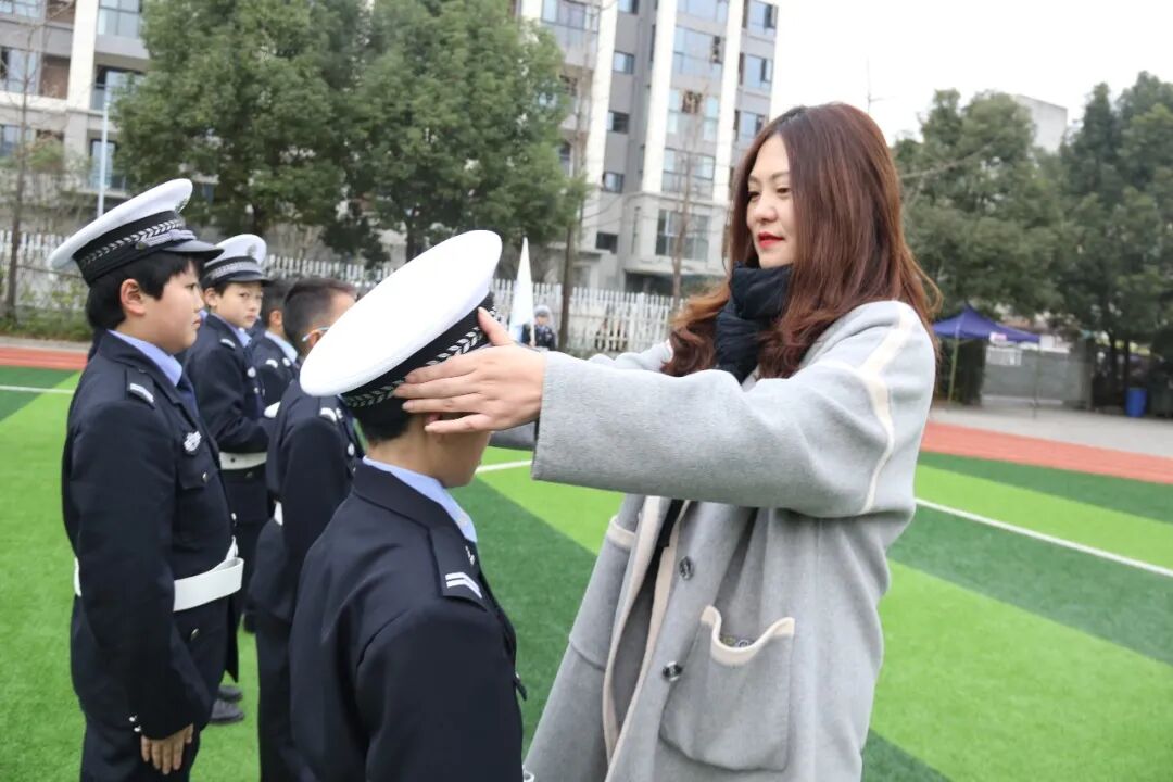 【火一动态】守法规知礼让  安全文明出行|火炬一小“12.2”交通安全日系列主题活动
