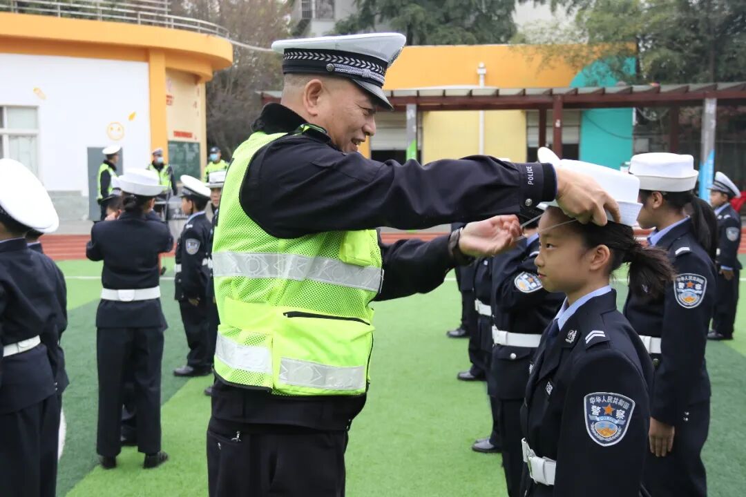 【火一动态】守法规知礼让  安全文明出行|火炬一小“12.2”交通安全日系列主题活动