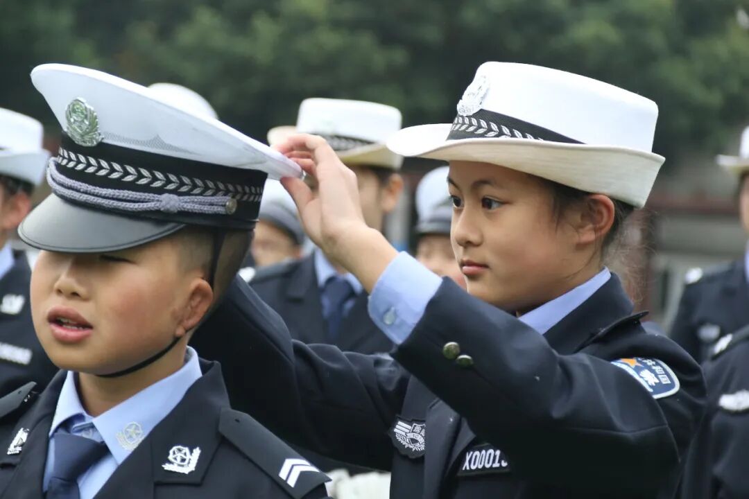 【火一动态】守法规知礼让  安全文明出行|火炬一小“12.2”交通安全日系列主题活动