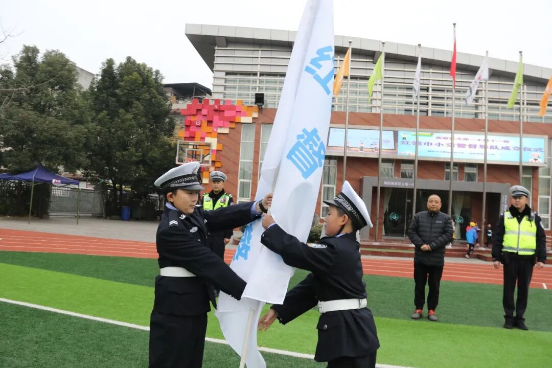 【火一动态】守法规知礼让  安全文明出行|火炬一小“12.2”交通安全日系列主题活动