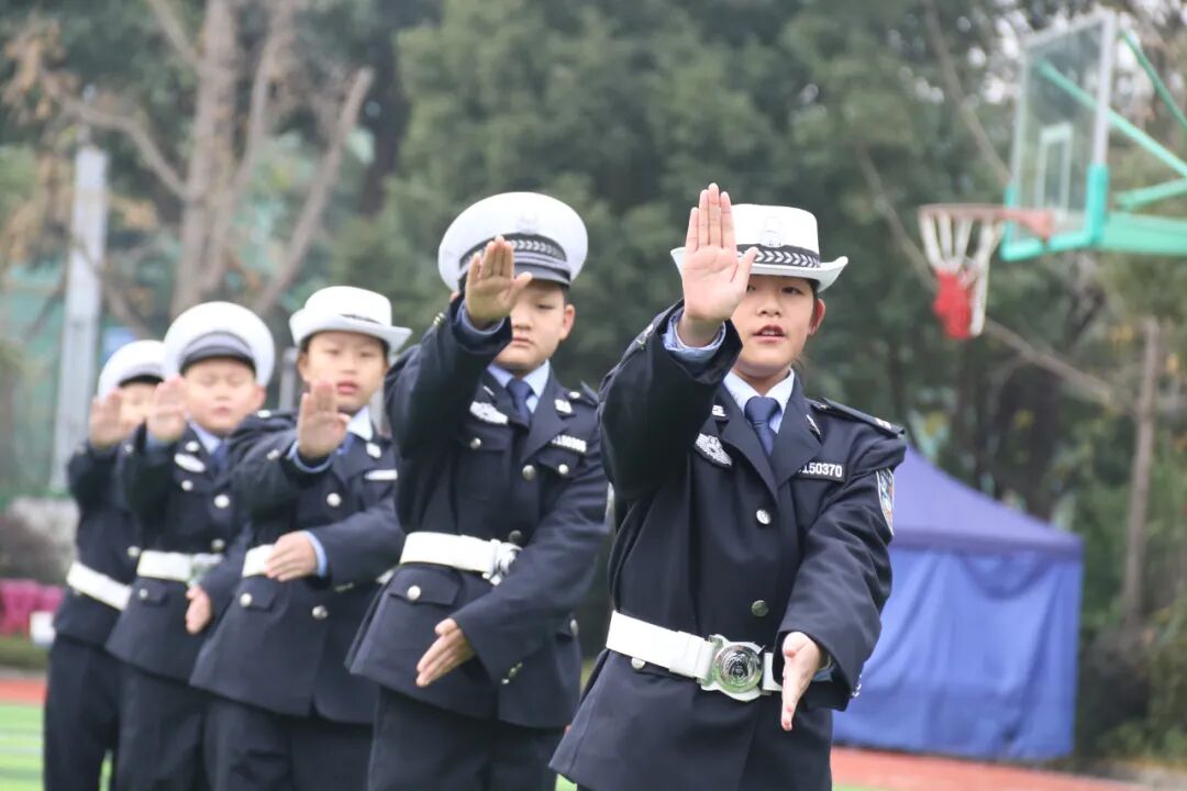 【火一动态】守法规知礼让  安全文明出行|火炬一小“12.2”交通安全日系列主题活动