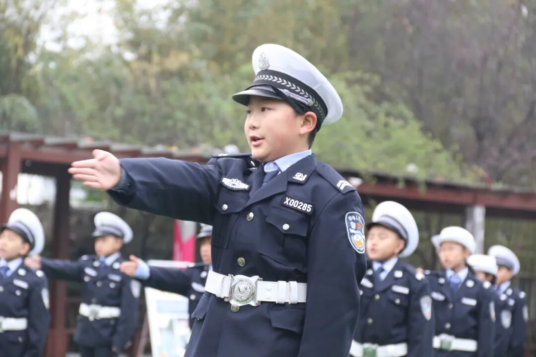 【火一动态】守法规知礼让  安全文明出行|火炬一小“12.2”交通安全日系列主题活动
