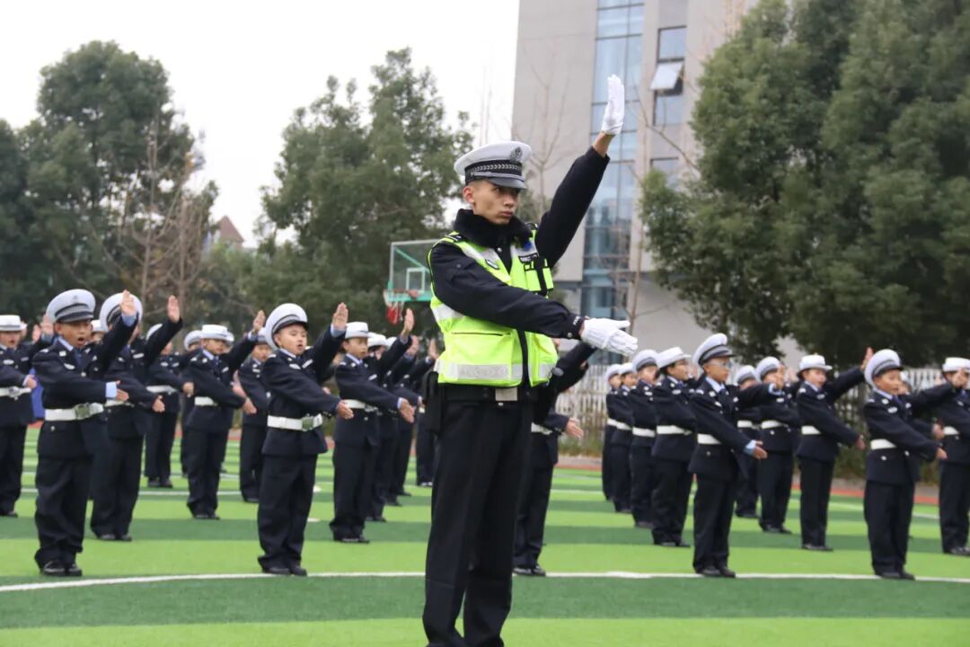 【火一动态】守法规知礼让  安全文明出行|火炬一小“12.2”交通安全日系列主题活动