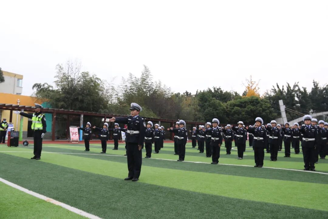 【火一动态】守法规知礼让  安全文明出行|火炬一小“12.2”交通安全日系列主题活动
