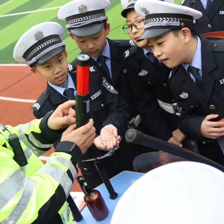 【火一动态】守法规知礼让  安全文明出行|火炬一小“12.2”交通安全日系列主题活动
