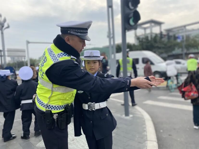 【火一动态】守法规知礼让  安全文明出行|火炬一小“12.2”交通安全日系列主题活动