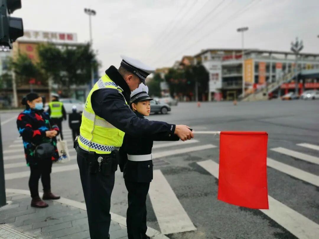 【火一动态】守法规知礼让  安全文明出行|火炬一小“12.2”交通安全日系列主题活动
