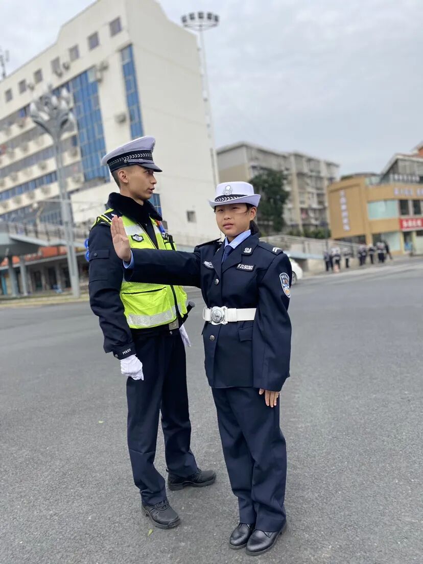 【火一动态】守法规知礼让  安全文明出行|火炬一小“12.2”交通安全日系列主题活动