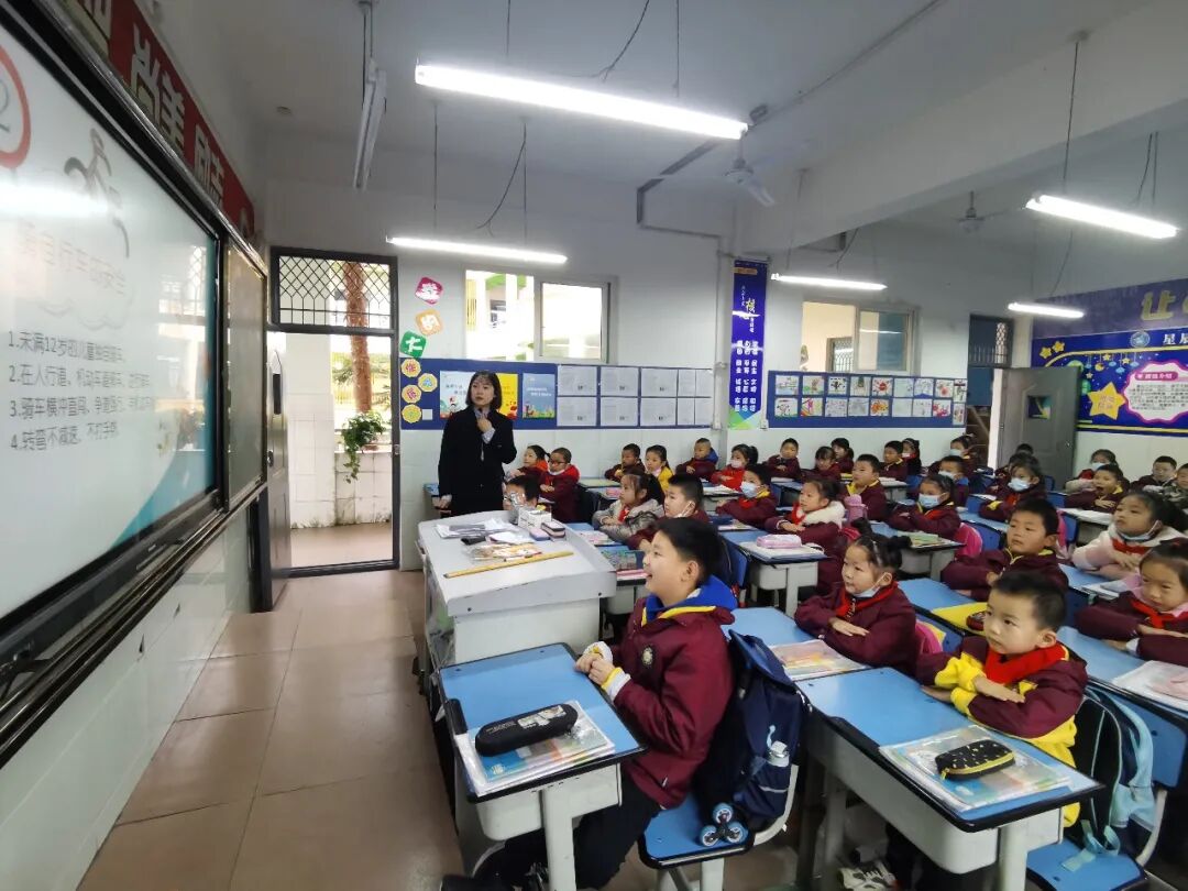【火一动态】守法规知礼让  安全文明出行|火炬一小“12.2”交通安全日系列主题活动