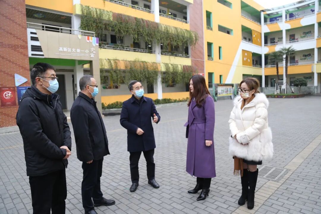 【火一动态】谭岗书记督导火炬一小疫情防控工作||并指明新校区建设路径