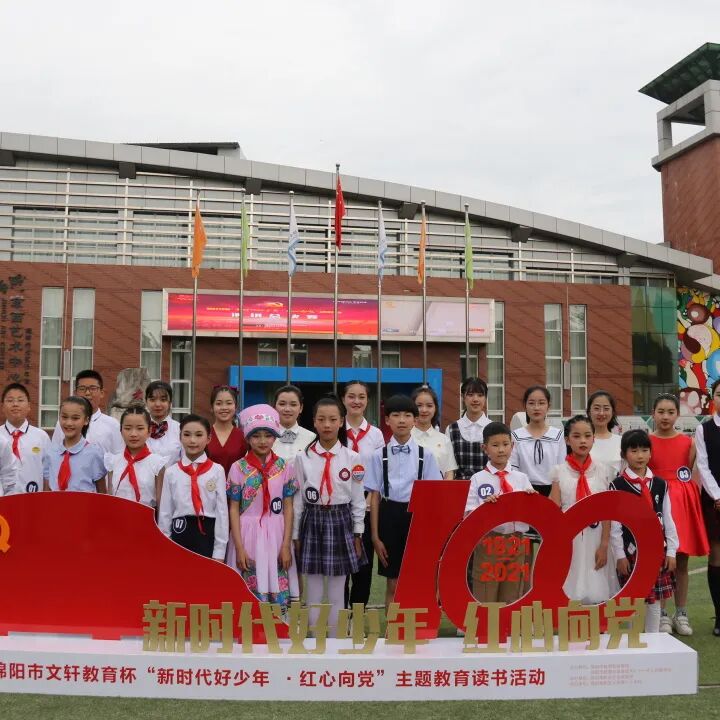火炬一小2021年校园十大新闻 | 足迹·幸福