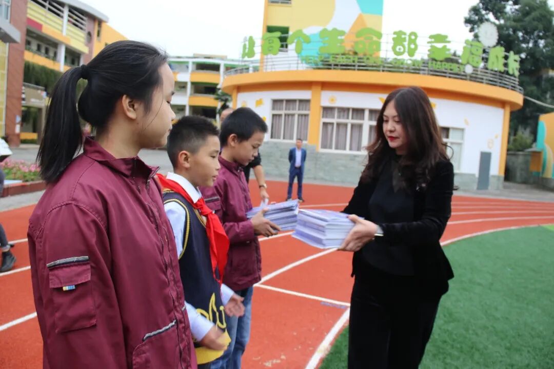 火炬一小2021年校园十大新闻 | 足迹·幸福