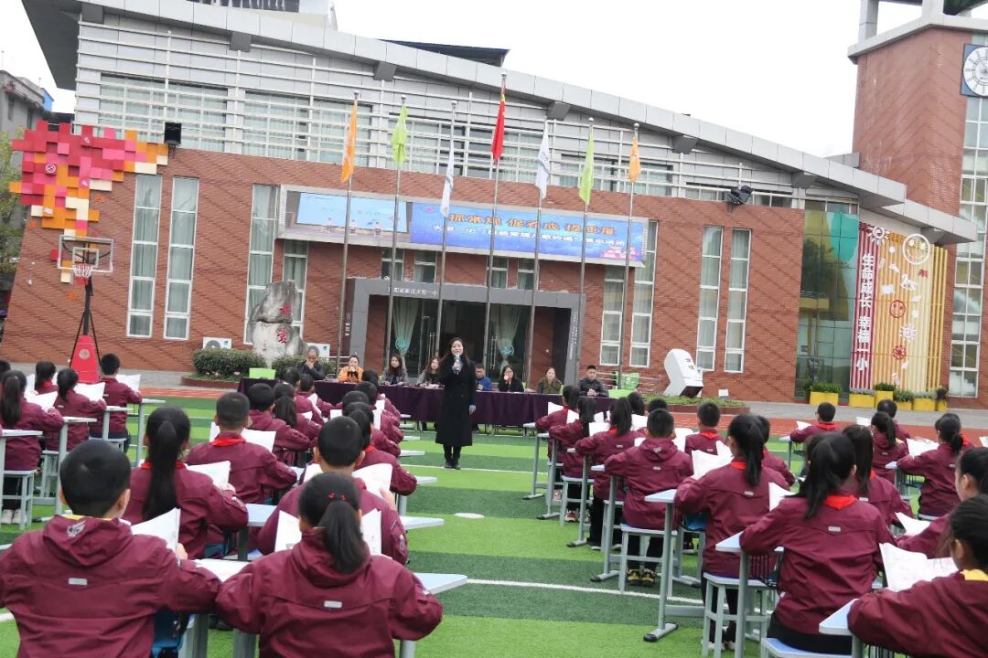 火炬一小2021年校园十大新闻 | 足迹·幸福
