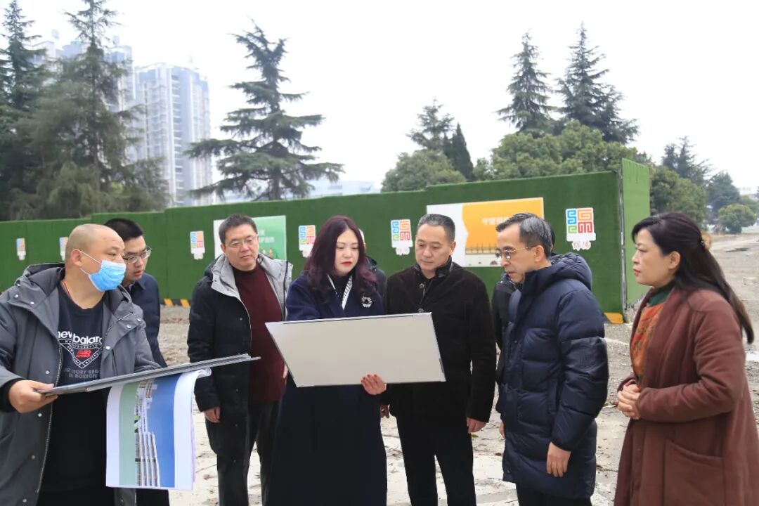 火一新校区建设·项目推进|绵阳市政协副主席瞿永安调研火炬一小新校区项目规划工作