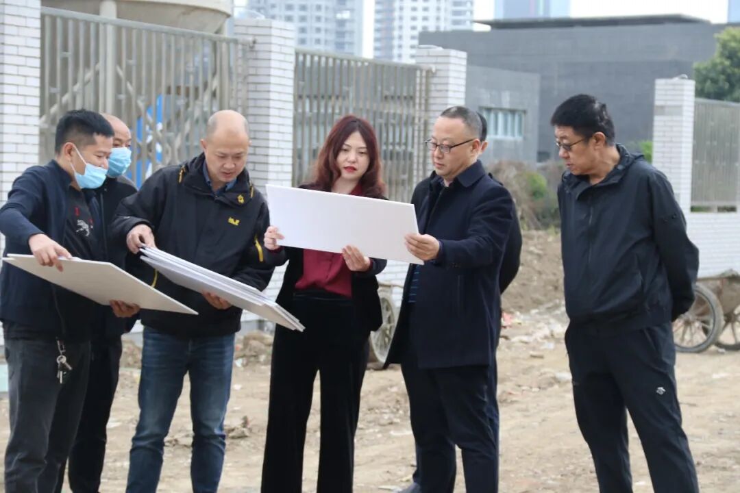 火一动态|区党工委委员、管委会副主任陈平现场调研火炬八幼修建工作