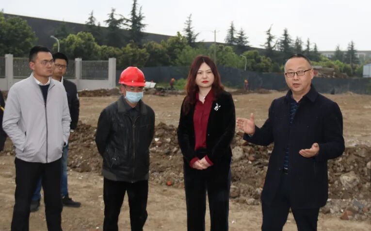 火一动态|区党工委委员、管委会副主任陈平现场调研火炬八幼修建工作