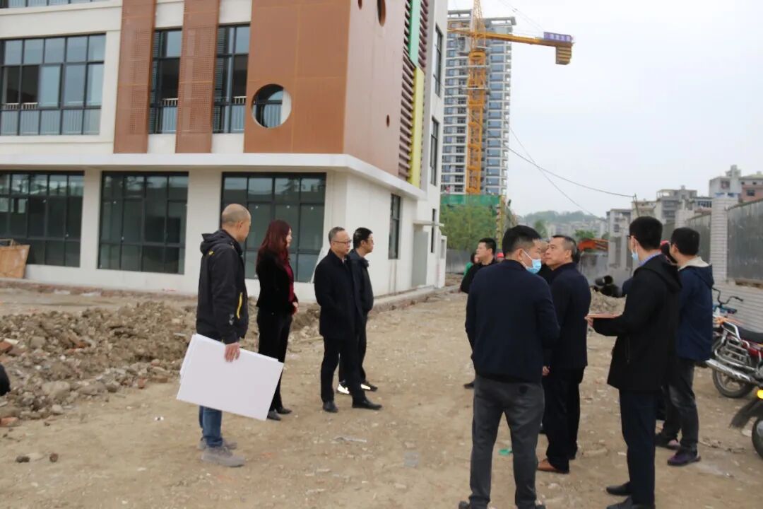火一动态|区党工委委员、管委会副主任陈平现场调研火炬八幼修建工作