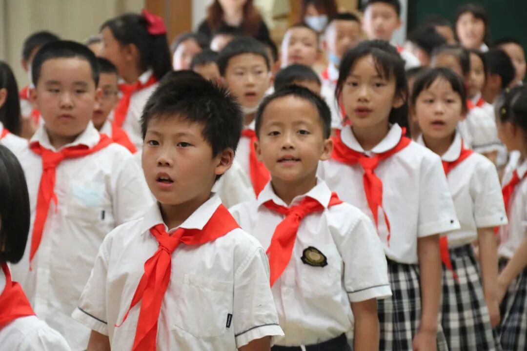 火一动态|喜迎二十大  争做好队员||2022年春新队员入队仪式