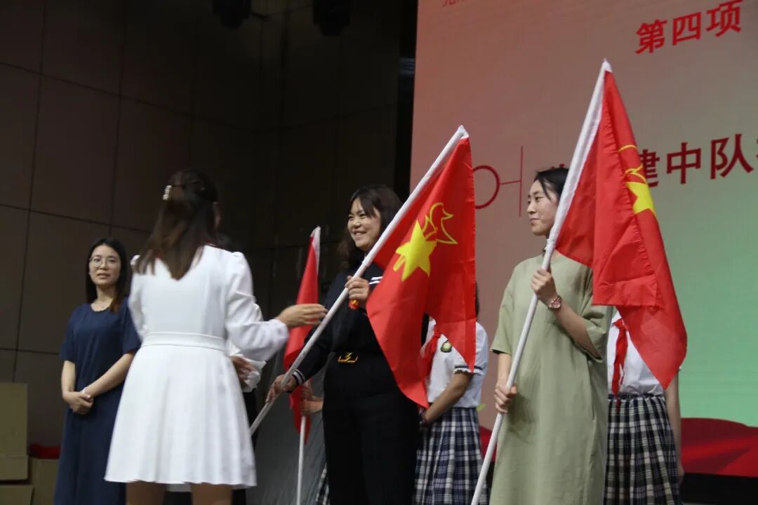 火一动态|喜迎二十大  争做好队员||2022年春新队员入队仪式
